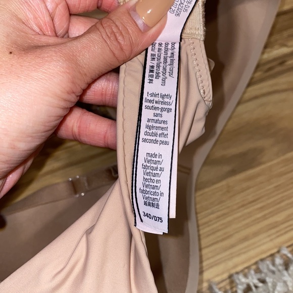 Victoria secret t-shirt lightly lined wireless bra - Picture 4 of 4